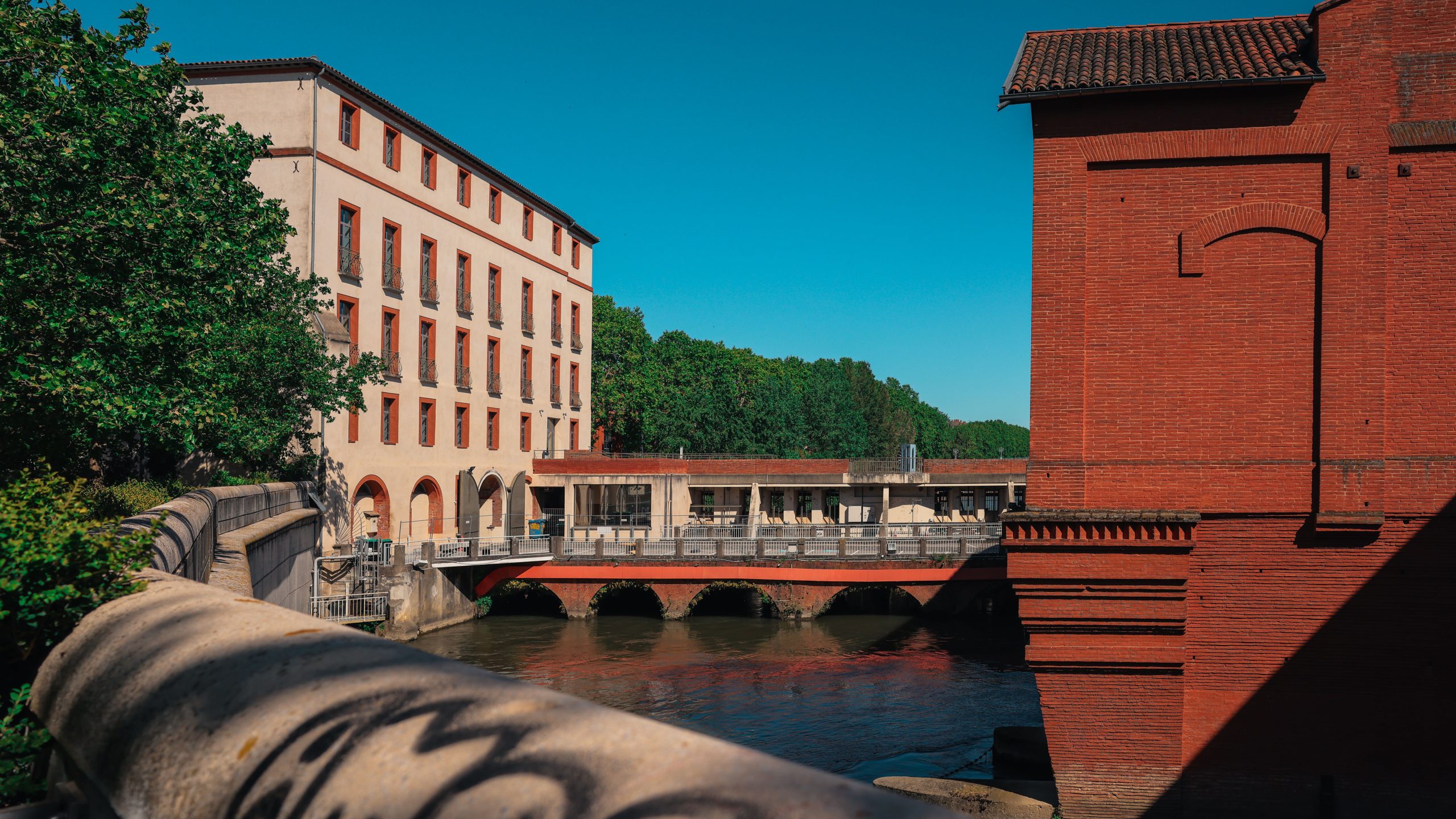 Vue charmante des bâtiments historiques de Toulouse