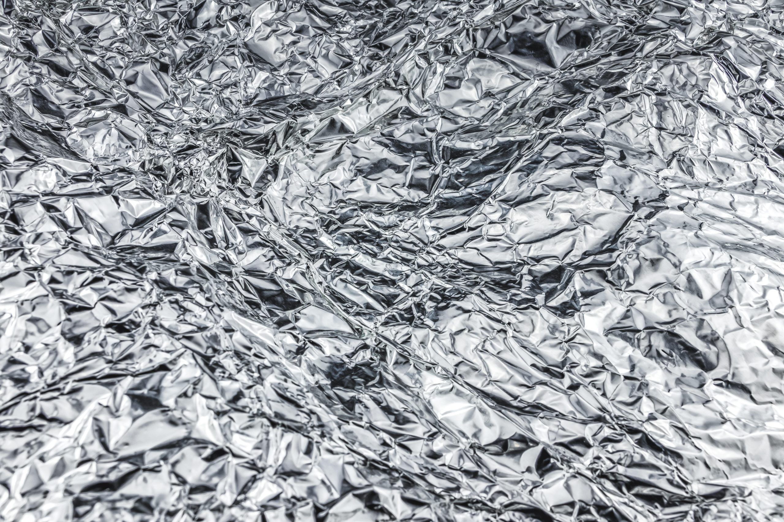 Surface de papier aluminium froissé et texturée