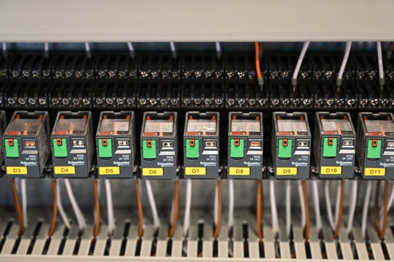 À quoi sert un contacteur électrique dans une installation ?